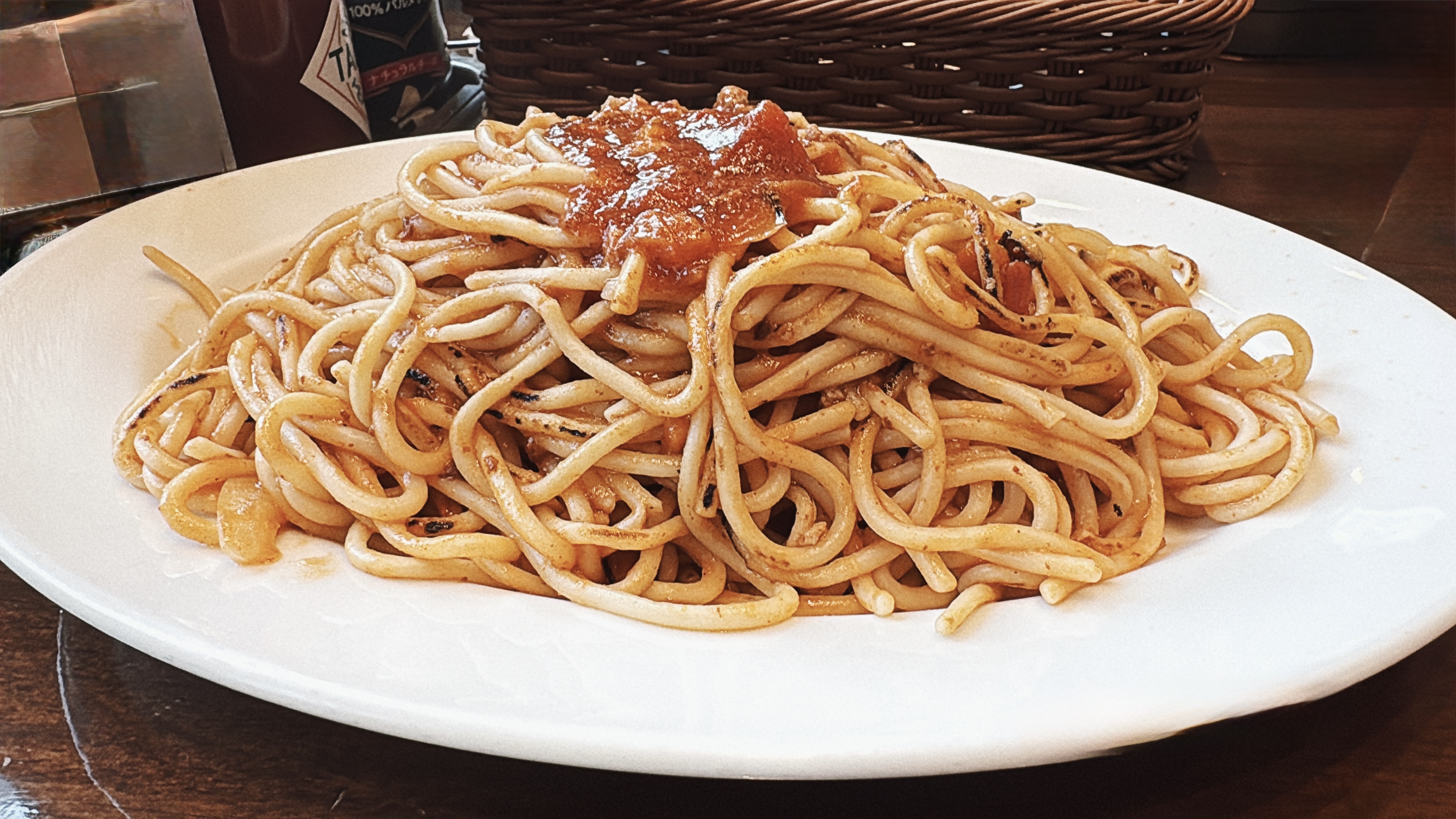 竹芝のマーロン焼きスパで味わう、香ばしい“焼きパスタ”体験