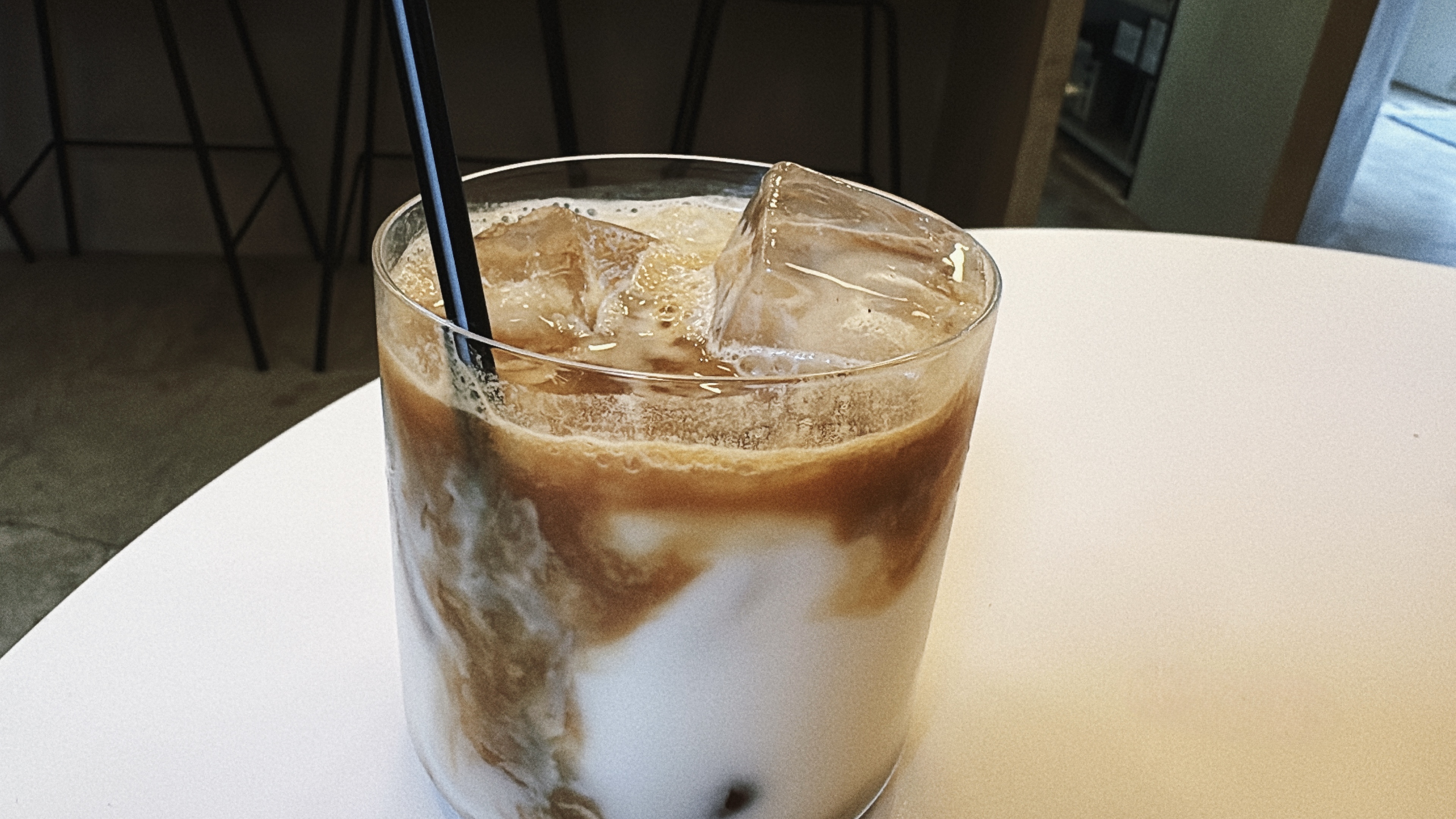 アーモンドミルクのドリンク