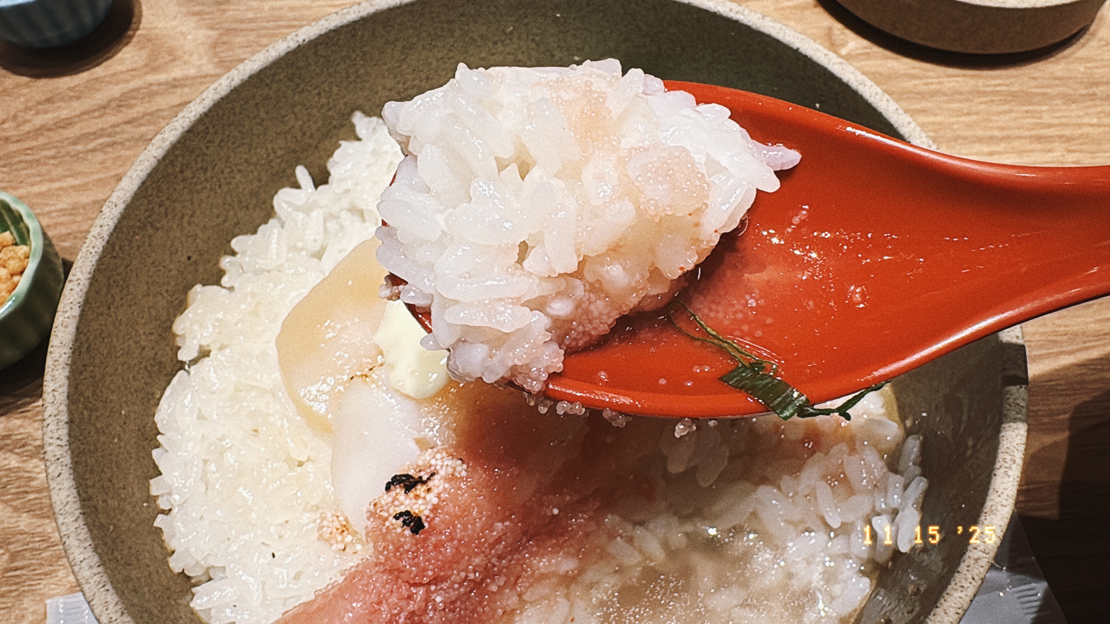 ごはんをすくった写真