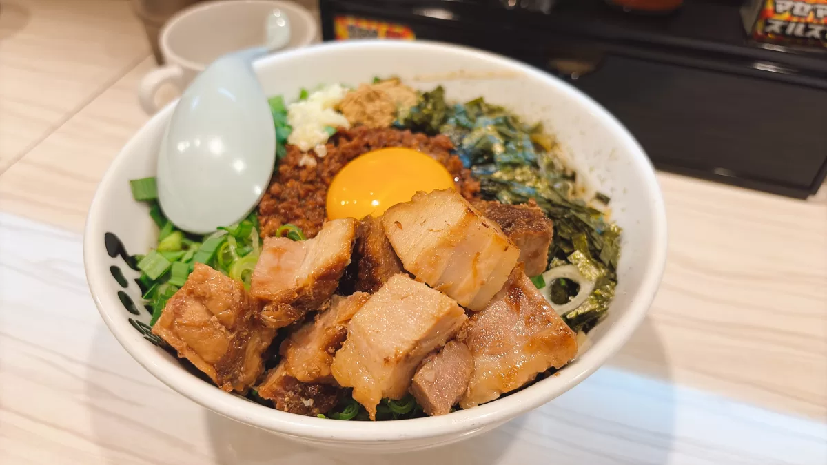 大岡山『麵屋こころ 本店』で肉入り台湾まぜそば特盛を実食｜特盛450gの破壊力と濃厚ダレの中毒性
