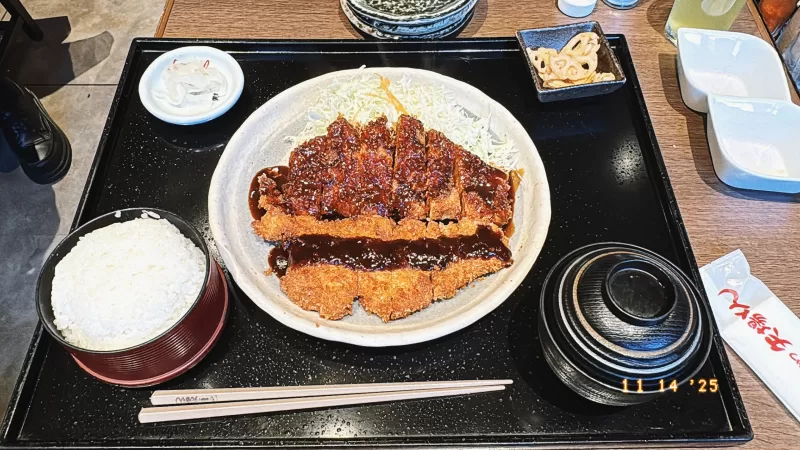 名古屋名物・矢場とんをレビュー！わらじとんかつの迫力と味噌だれの魅力